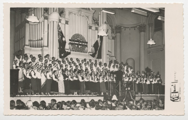 Austrālijas Latviešu 7. Kultūras dienas. Kopkoru koncerts Adelaidas Pilsētas nama zālē, diriģē Kaspars Svenne