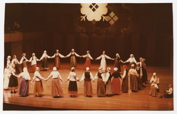 Tautas deju uzvedums "Saules teika"