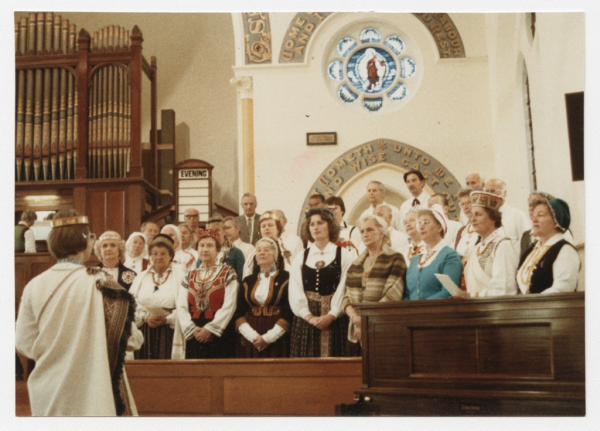 Dievkalpojums. Kori diriģē Astra Kronīte