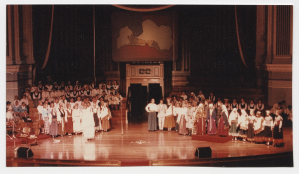 Tautas deju uzvedums "Latviskās kāzas"