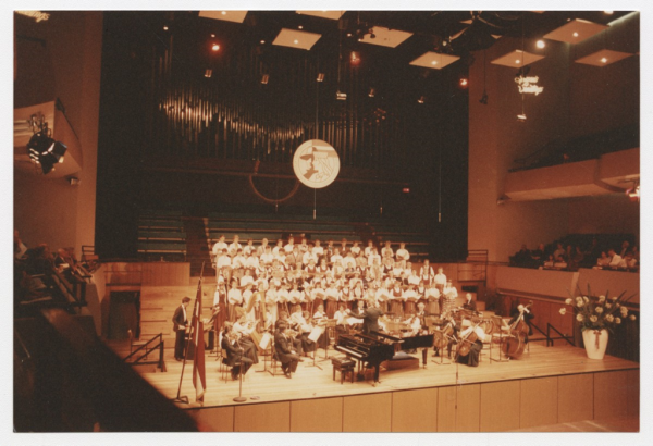 Koris un kamerorķestris, diriģ. Kārlis Beinerts