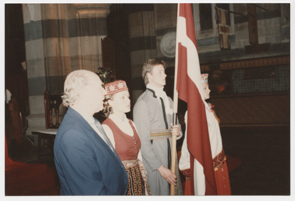 Kora "Daugaviņa" (Latvija) dāvinātā karoga iesvētīšana