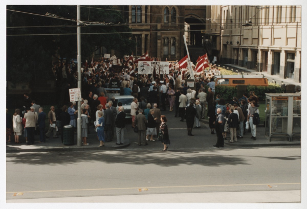 Svētku gājiens Melburnas ielās. Pulcēšanās pēc Dievkalpojuma gājienam