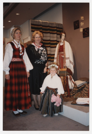 Lietišķās mākslas izstādes atklāšana