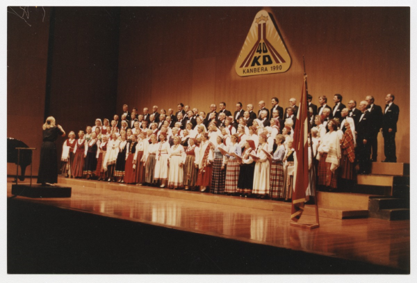 Kopkoru koncerta noslēgums. Diriģente Astra Kronīte (Adelaida)