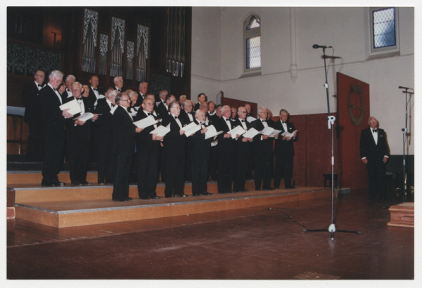 Kultūras dienu apvienotais vīru koris, diriģ. Bruno Birzenieks