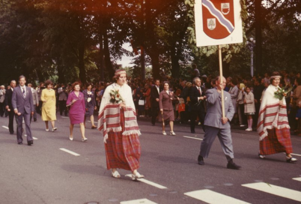 Jēkabpils delegācija XVII Vispārējo latviešu dziesmu un deju svētku gājienā