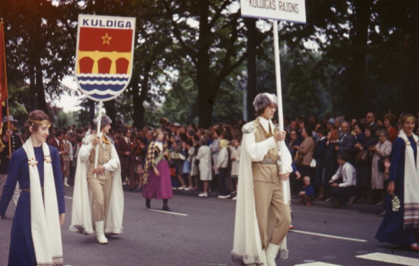 Kuldīgas rajons XVII Vispārējo latviešu dziesmu un deju svētku gājienā