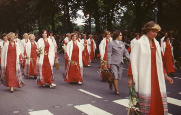 XVII Vispārējo latviešu dziesmu un deju svētku gājiens