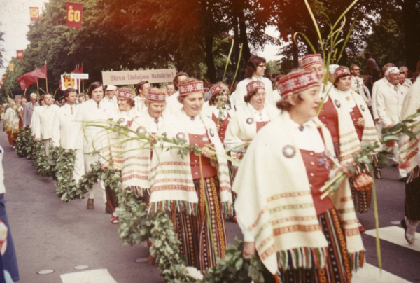 XVII Vispārējo latviešu dziesmu un deju svētku gājiens