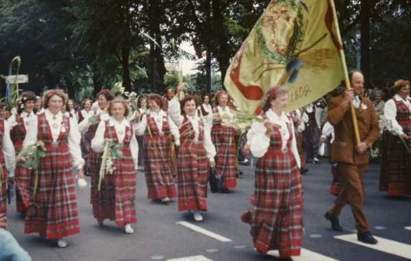 XVII Vispārējo latviešu dziesmu un deju svētku gājiens