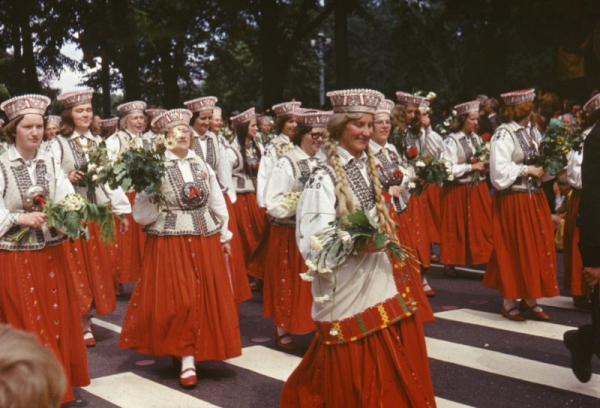 XVII Vispārējo latviešu dziesmu un deju svētku gājiens