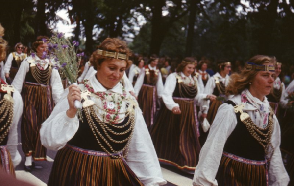 XVII Vispārējo latviešu dziesmu un deju svētku gājiens