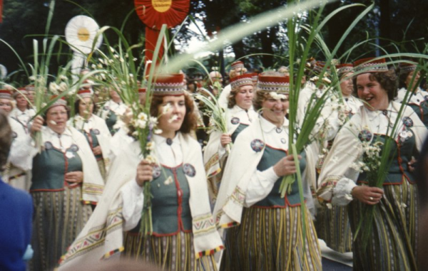 Madonas rajona dalībnieki XVII Vispārējo latviešu dziesmu un deju svētku gājienā