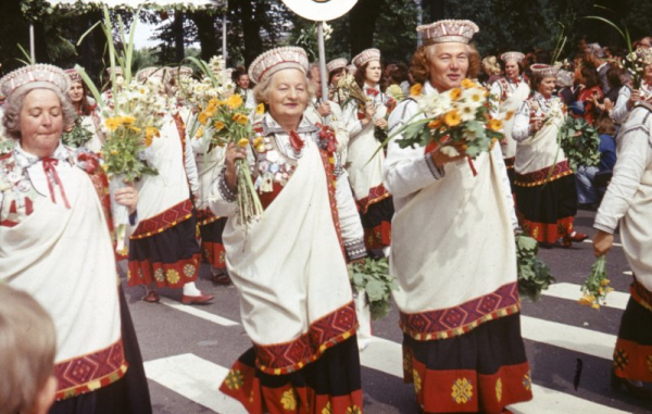 XVII Vispārējo latviešu dziesmu un deju svētku gājiens