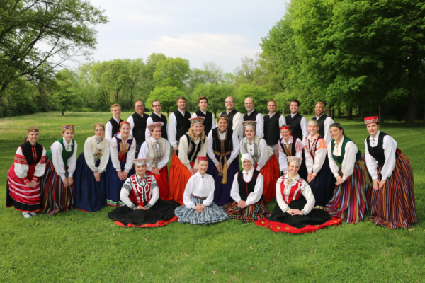 Iveta Asone kopā ar Indianapoles Jautrā pāra dejotājiem