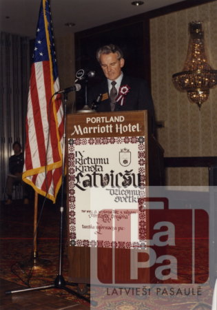 Jānis Zommers atklāj 9. Rietumu krasta latviešu Dziesmu svētkus Portlendā
