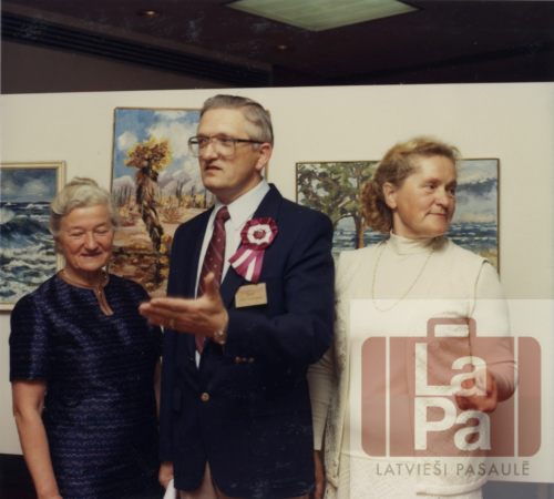 Juris Jurisons un Lidija Balode atklāj gleznu izstādi