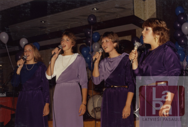 Portlandes ansambļa "Dzintars" dziedātājas