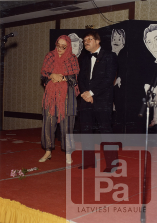 Ruta Ošiņa un Juris Zemītis uzvedumā "Tu esi Portlandē, mans draugs"